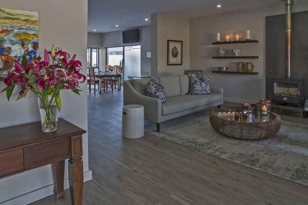 Ocean Bay Guesthouse Порт-Элизабет Экстерьер фото